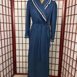 Vintage 70s Evelyn Pearson Blue White Polka Dot Long Robe Housecoat